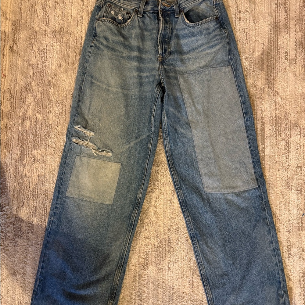Universal Thread Women’s relaxed fit Distressed Blue Jeans